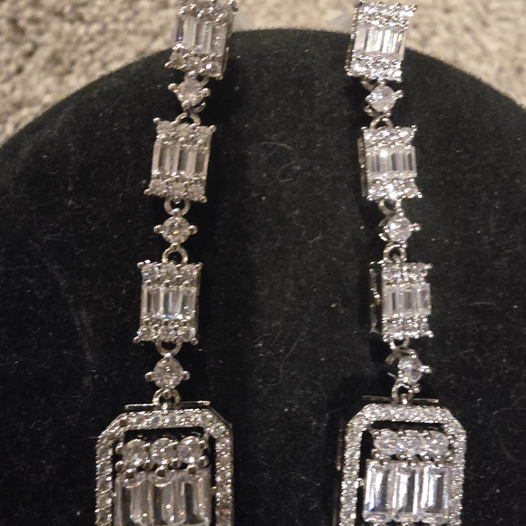 Stunning Silver Crystal Drop Earrings - Picture 6 of 15